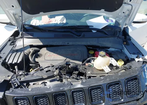 2020 Jeep Compass Altitude 4X4 z USA, uszkodzony, nr VIN 3C4NJDBB2LT131916